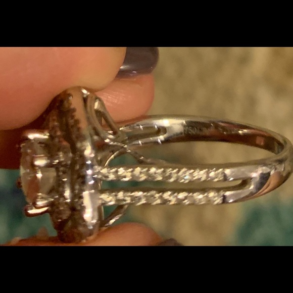 BRILLIANT 18k White Gold Diamond Ring - Picture 4 of 4